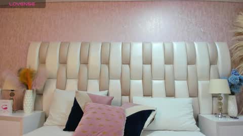 ari_lynn_ online show from November 18, 2025, 3:34 am