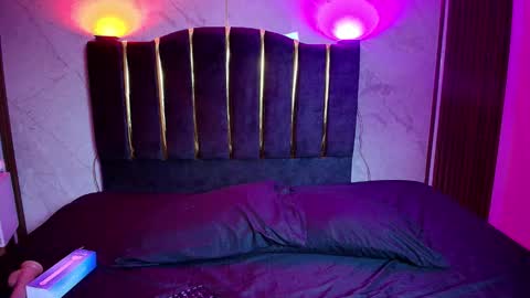 Snapshot of aria__lakshmi chatting on October 10, 2025, 4:00 am Ari online show from October 10, 2025, 4:00 am