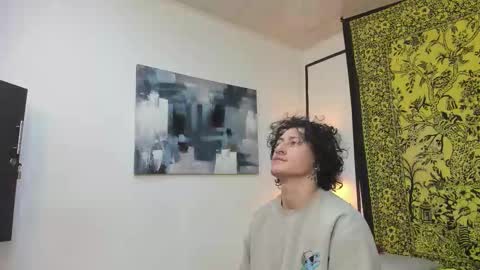 aria y orien  online show from September 24, 2025, 11:13 am