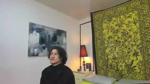 aria y orien  online show from September 25, 2025, 11:03 am