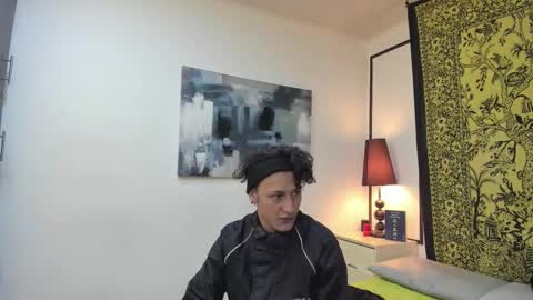 aria y orien  online show from November 13, 2025, 11:09 am