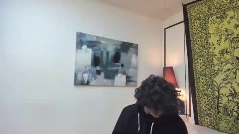 aria y orien  online show from November 28, 2025, 11:02 am