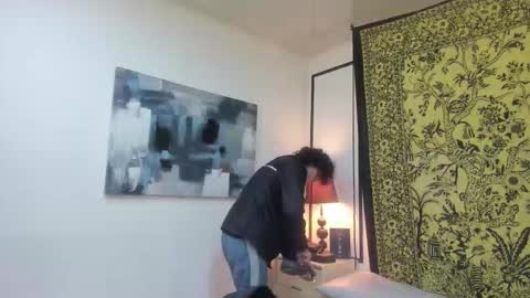 aria y orien  online show from November 29, 2025, 10:51 am