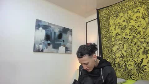 aria y orien  online show from December 20, 2025, 11:06 am