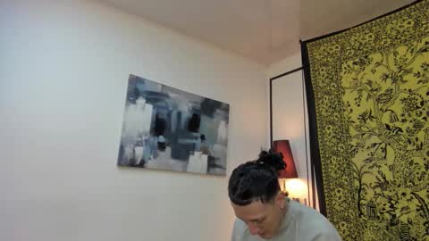 aria y orien  online show from January 9, 2026, 11:02 am