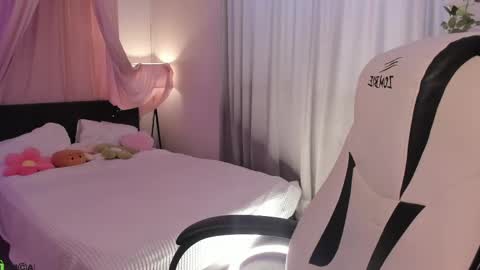 Snapshot of aria_mila chatting on May 28, 2026, 3:04 am aria_mila online show from May 28, 2026, 3:04 am