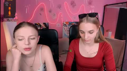 aria_voss_ online show from May 22, 2026, 5:58 am