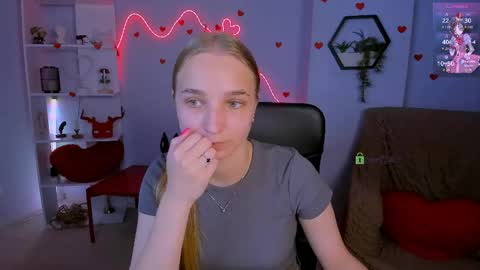aria_voss_ online show from May 27, 2026, 5:37 am