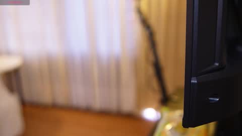 Ariaa online show from October 9, 2025, 6:28 pm