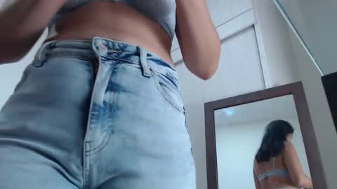 ariacoral online show from November 11, 2025, 1:22 pm