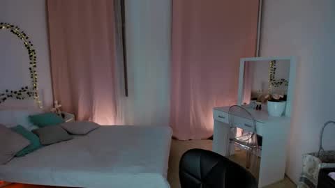 Snapshot of ariadna_s chatting on March 3, 2025, 12:15 am Ariadna online show from March 3, 2025, 12:15 am