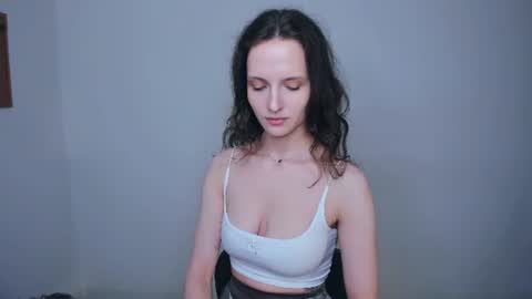Snapshot of ariadna_s chatting on July 3, 2026, 9:21 pm Ariadna online show from July 3, 2026, 9:21 pm