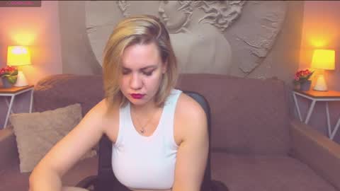 Snapshot of ariaeven chatting on April 10, 2026, 7:35 am ariaeven online show from April 10, 2026, 7:35 am