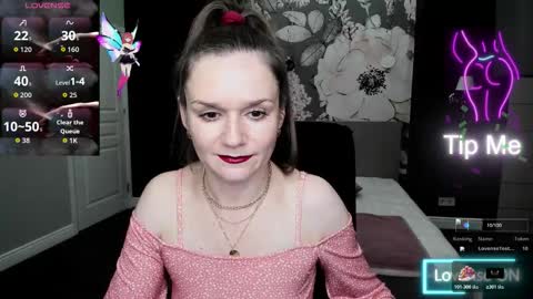 AriaGray online show from October 17, 2025, 8:33 pm