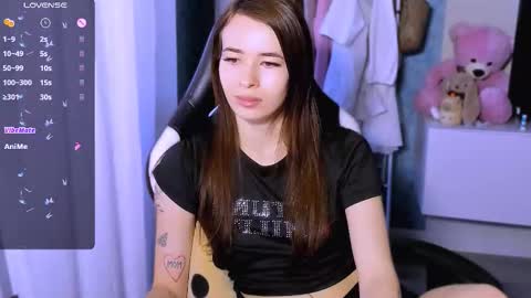 Snapshot of ariamill chatting on September 26, 2025, 4:49 am Ari online show from September 26, 2025, 4:49 am