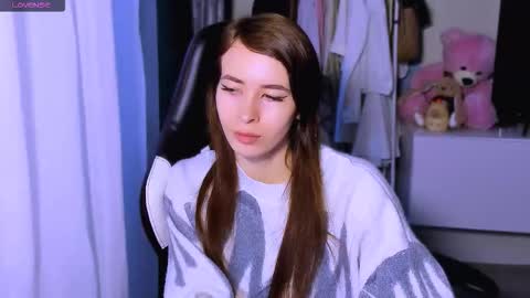 Snapshot of ariamill chatting on October 6, 2025, 4:43 am Ari online show from October 6, 2025, 4:43 am