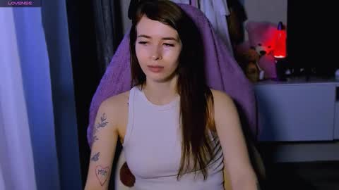 Snapshot of ariamill chatting on October 20, 2025, 5:19 am Ari online show from October 20, 2025, 5:19 am