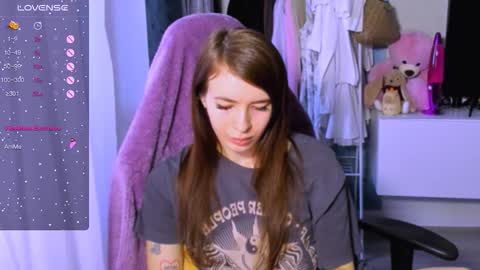 Snapshot of ariamill chatting on October 26, 2025, 6:19 am Ari online show from October 26, 2025, 6:19 am