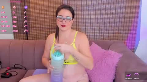 Ariana Cruz online show from December 3, 2024, 1:10 pm