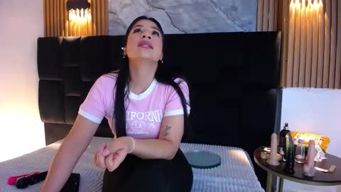 ariana_hill_ online show from November 11, 2025, 3:28 am