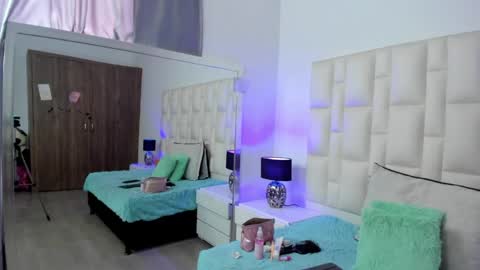 Snapshot of ariana_rouse_ chatting on May 20, 2026, 4:13 pm ariana online show from May 20, 2026, 4:13 pm