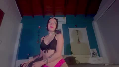 Snapshot of ariana_whitee chatting on October 9, 2025, 10:13 am ariana_whitee online show from October 9, 2025, 10:13 am