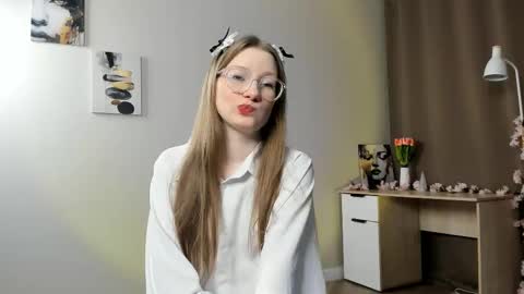 Snapshot of arianaabramek chatting on February 17, 2026, 7:31 pm Alice online show from February 17, 2026, 7:31 pm