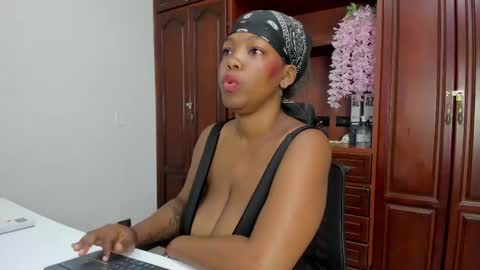 Snapshot of arianacontee chatting on October 7, 2025, 8:50 pm Andrea online show from October 7, 2025, 8:50 pm