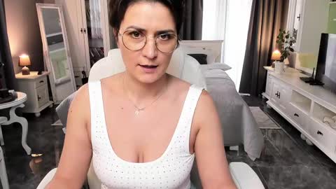 Ana online show from March 12, 2025, 1:51 pm