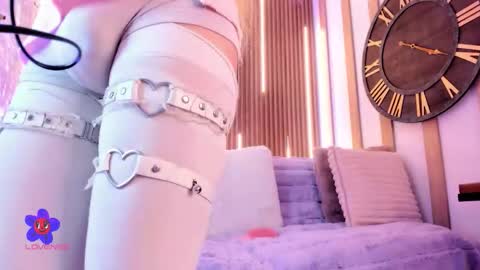 Ari  online show from November 11, 2025, 9:04 pm