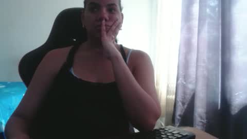 ariannaloovel online show from October 7, 2025, 6:16 pm