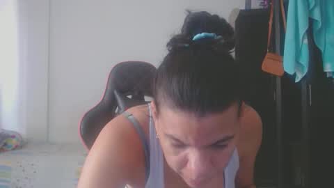 ariannaloovel online show from April 13, 2026, 5:07 pm