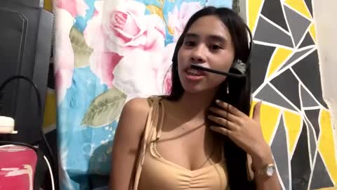 Mila online show from May 1, 2026, 3:05 pm