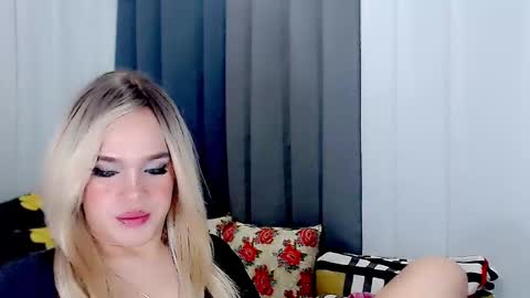 ARIANNE CUMS  online show from March 5, 2025, 12:00 pm