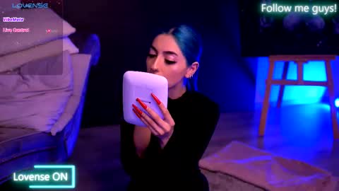 Aria  online show from October 8, 2025, 9:12 pm