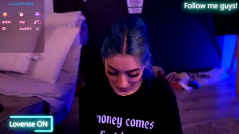 Aria  online show from October 21, 2025, 9:04 pm