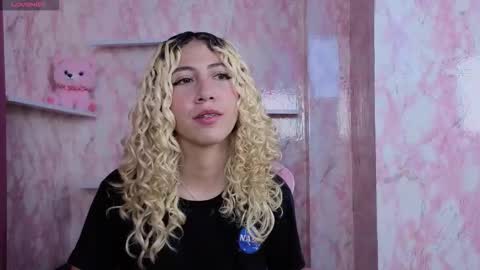 Ari Bunnie  online show from December 21, 2025, 9:33 pm