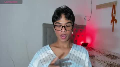 ariel_adan online show from April 23, 2026, 6:21 pm