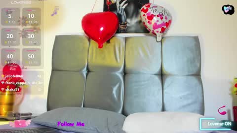 ariel_starx online show from March 7, 2025, 8:11 pm