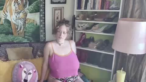 Arielle Ari online show from November 10, 2025, 7:35 pm