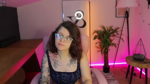 Snapshot of ariell_mini chatting on May 20, 2026, 5:46 am Ariell Mini online show from May 20, 2026, 5:46 am