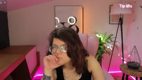 Snapshot of ariell_mini chatting on June 1, 2026, 5:42 am Ariell Mini online show from June 1, 2026, 5:42 am