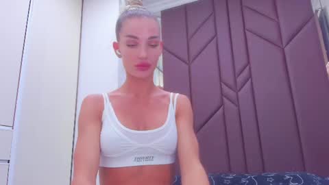 Snapshot of ariellablonde chatting on June 9, 2026, 9:04 pm AriellaBlonde online show from June 9, 2026, 9:04 pm