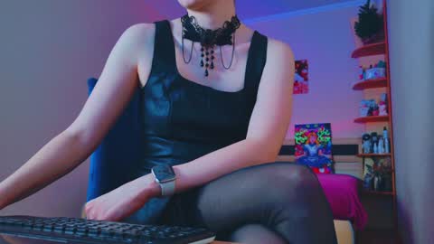 Snapshot of arielstonks_lovee chatting on January 8, 2025, 6:31 am arielstonks_lovee online show from January 8, 2025, 6:31 am