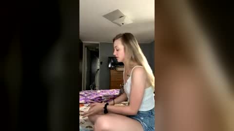 arielwilson00 online show from June 30, 2026, 8:43 pm