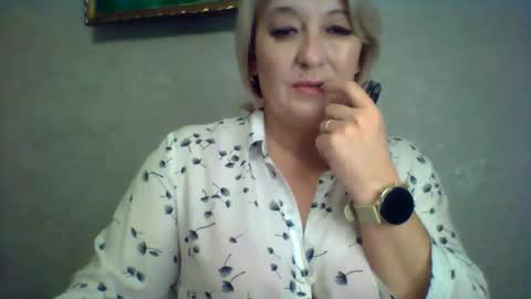 ArielXLoveresss online show from November 10, 2025, 10:42 pm