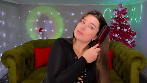 Snapshot of arigraynor chatting on December 9, 2024, 6:35 pm Ari online show from December 9, 2024, 6:35 pm