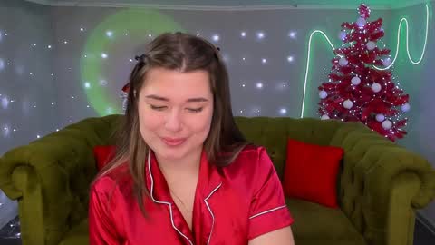 Snapshot of arigraynor chatting on December 12, 2024, 7:48 pm Ari online show from December 12, 2024, 7:48 pm