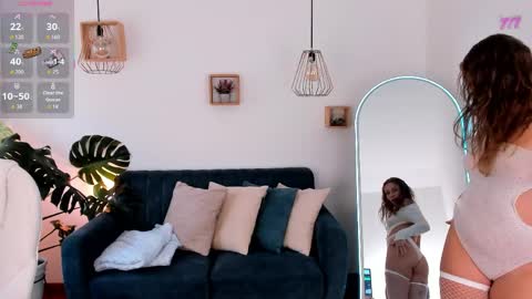 Ari  online show from April 7, 2026, 7:58 pm