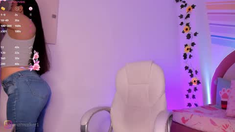 Snapshot of ariiah_walker_ chatting on October 8, 2025, 1:47 am Ariah online show from October 8, 2025, 1:47 am